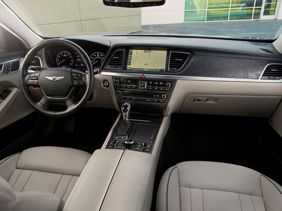 Торпедо Hyundai Genesis 2014 года  (NA) (фото 14 из 105)